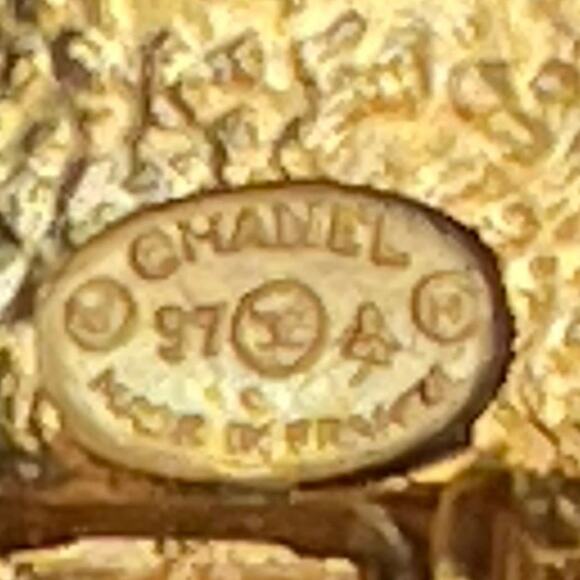 Vintage Authentic Chanel clip on Earrings w/Box - Picture 9 of 12